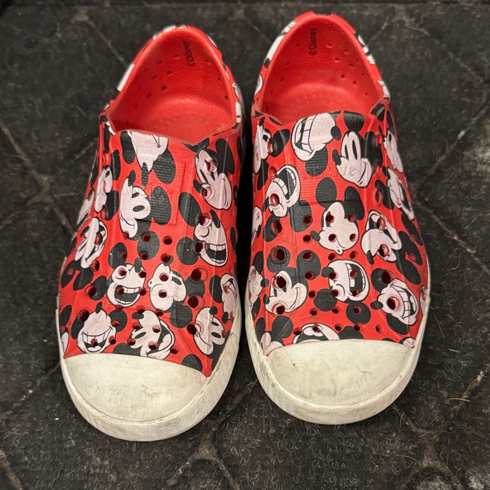 Native x Disney Kids Red Mickey Mouse Jefferson slip ons